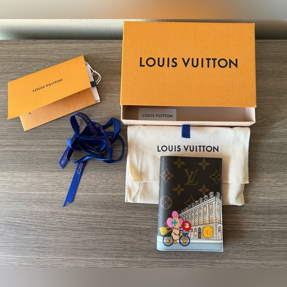 Louis Vuitton Monogram Wallet & Passport Holder LTD ED Vivienne Animation- Paris - Picture 7 of 17